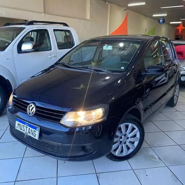 Carro Volkswagen Fox 2011 1.0 8V (Flex) 4p
