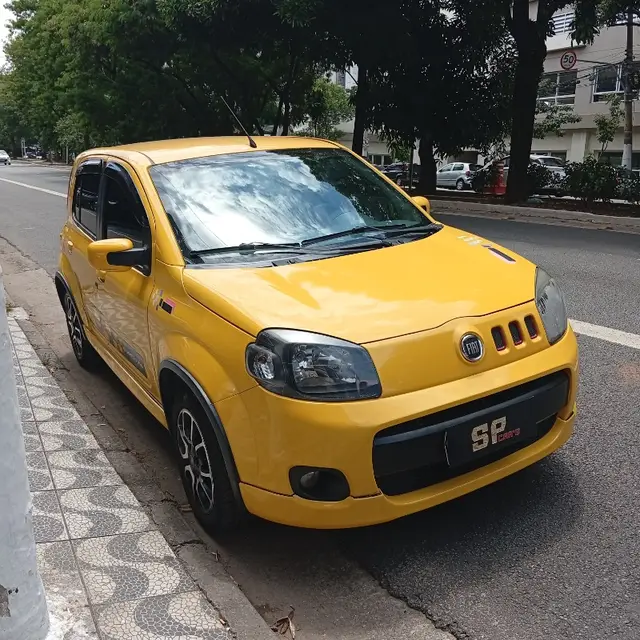 Carro Fiat Uno 2013 Sporting 1.4 8V (Flex) 4p
