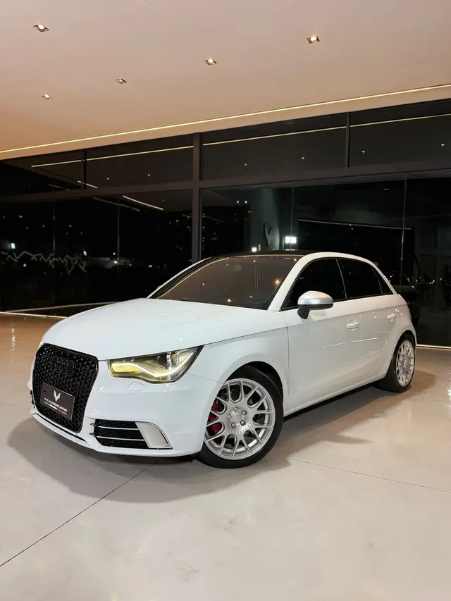 Carro Audi A1 2014 1.4 TFSI Sportback Attraction S Tronic