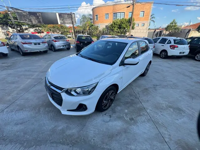Carro Chevrolet Onix Plus 2025 LT 1.0