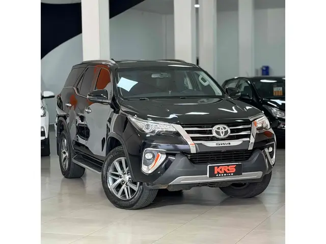 Carro Toyota Hilux SW4 2018 SR 4x2 2.7/2.7 Flex 16V Mec.