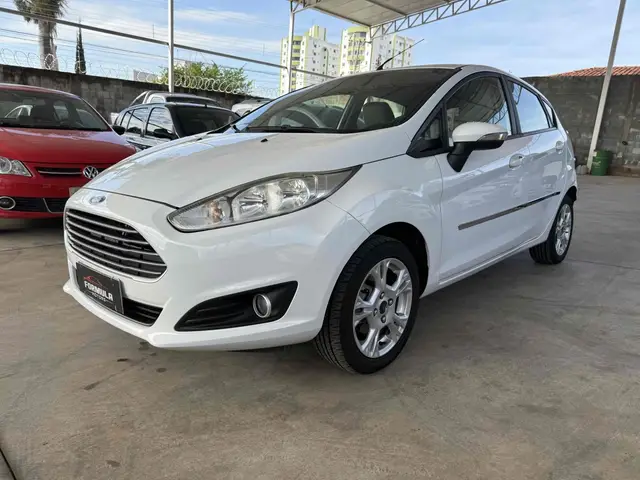 Carro Ford Fiesta Hatch 2014 SE 1.6