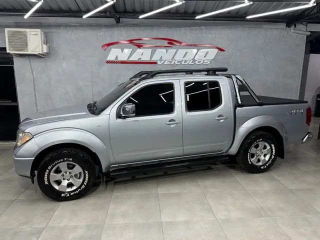 Carro Nissan Frontier 2009 LE 4x4 2.5 16V (cab. dupla) (aut)
