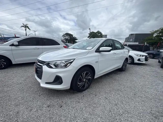 Carro Chevrolet Onix Plus 2024 LT 1.0