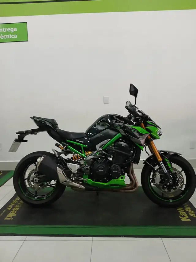 Moto Kawasaki Z 900 2025 R Edition