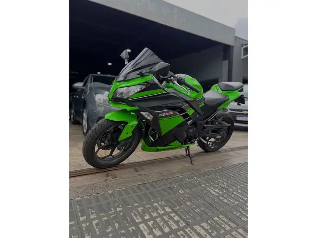 Moto Kawasaki Ninja 2013 300