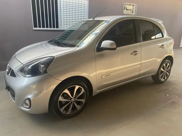 Carro Nissan March 2015 1.6 16V SL (Flex)