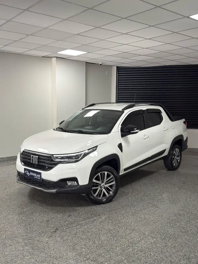 Carro Fiat Strada 2025 Volcano 1.3