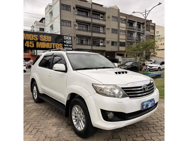 Carro Toyota Hilux SW4 2014 3.0 TDI 4x4 SRV 7L