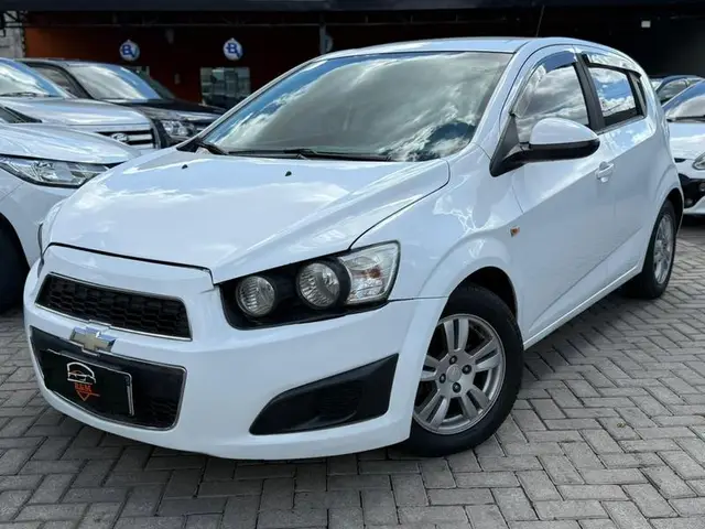 Carro Chevrolet Sonic 2013 Hatch LT