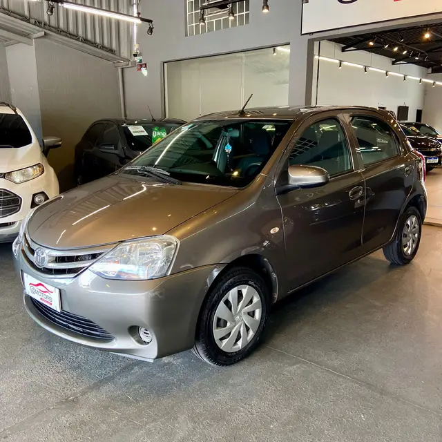 Carro Toyota Etios 2017 X 1.3 (Flex)