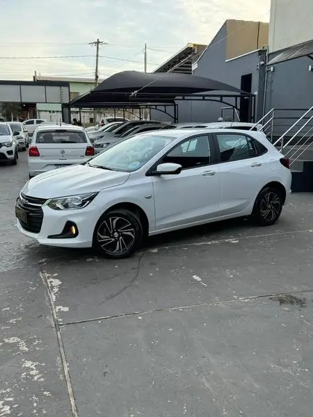Carro Chevrolet Onix 2025 LT 1.0