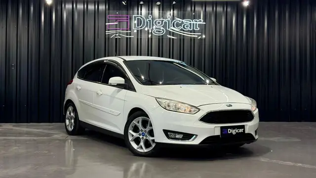 Carro Ford Focus Hatch 2016 SE Plus 2.0 PowerShift