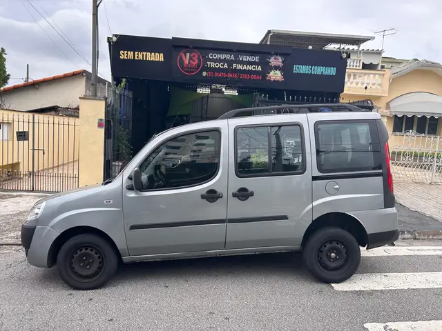 Carro Fiat Doblò 2013 Essence 1.8 16V (Flex)