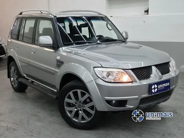 Carro Mitsubishi Pajero TR4 2015 2.0 16V 4x2 (Flex)