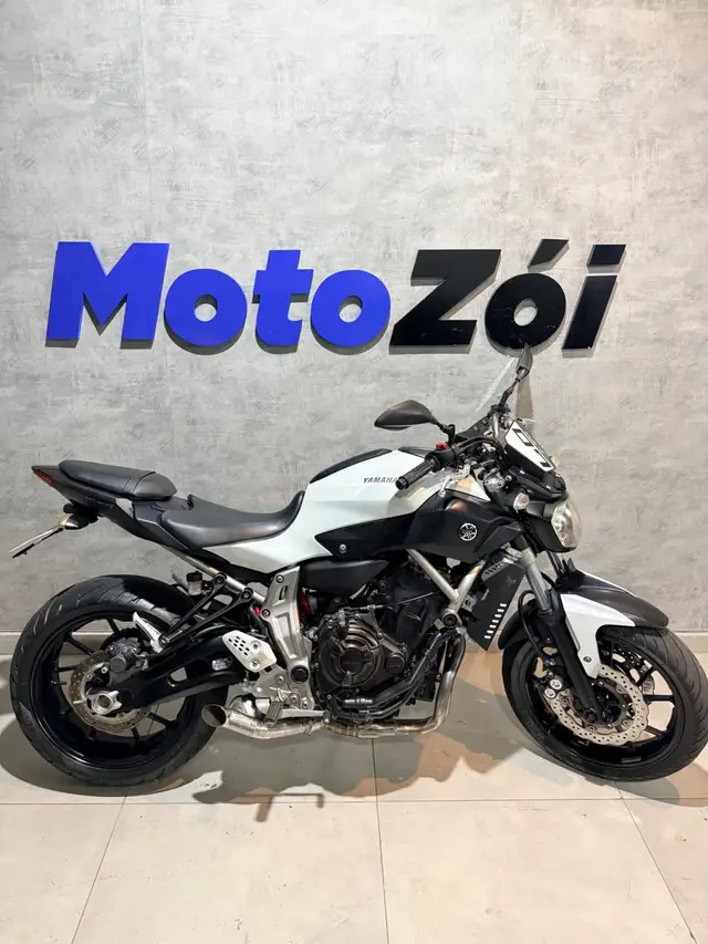 Moto Yamaha MT-07 2016 STD
