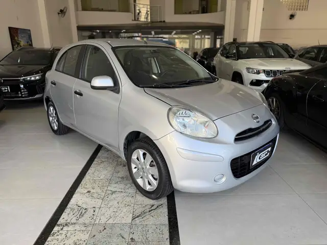 Carro Nissan March 2013 1.6 16V SV (Flex)