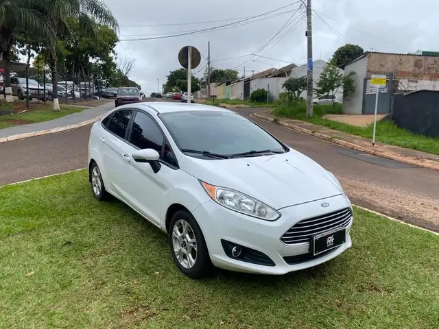 Carro Ford New Fiesta Sedan 2014 1.6 SE PowerShift (Flex)