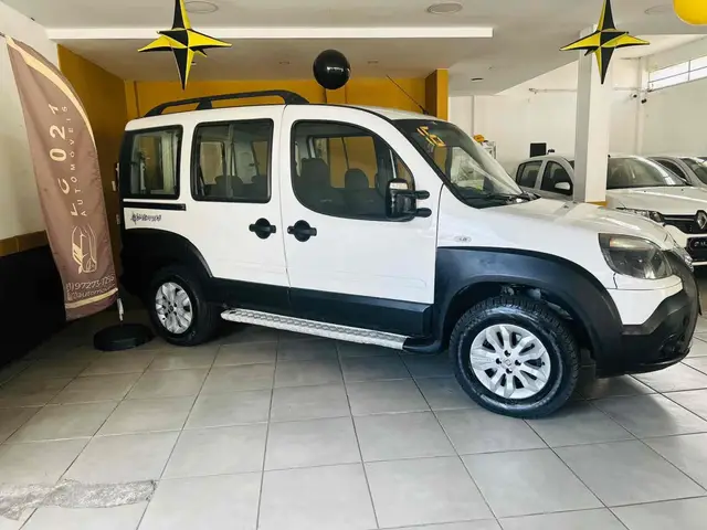 Carro Fiat Doblò 2016 Adventure 1.8 16V (Flex)