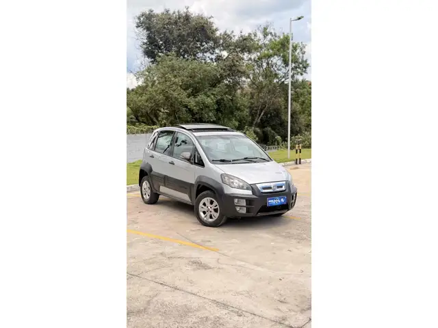 Carro Fiat Idea 2012 Adventure 1.8 16V E.TorQ (Flex)