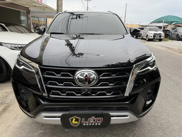 Carro Toyota SW4 2024 SRX Platinum 2.8 Turbodiesel 4x4 (Aut.) (7 Lugares)