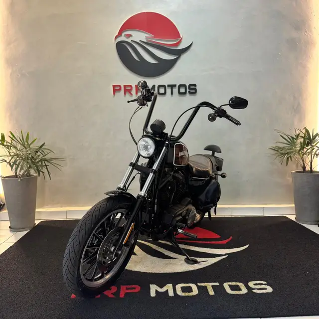 Moto Harley-Davidson Sportster XL 883 2010 Roadster