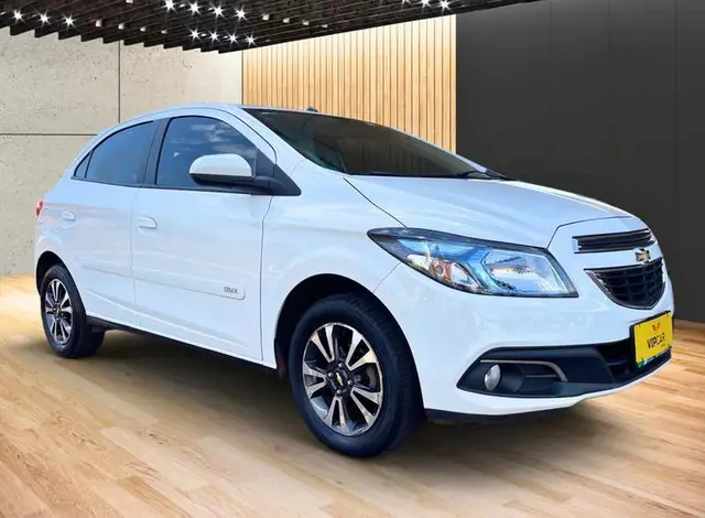 Carro Chevrolet Onix 2015 1.4 LTZ SPE/4 (Aut)