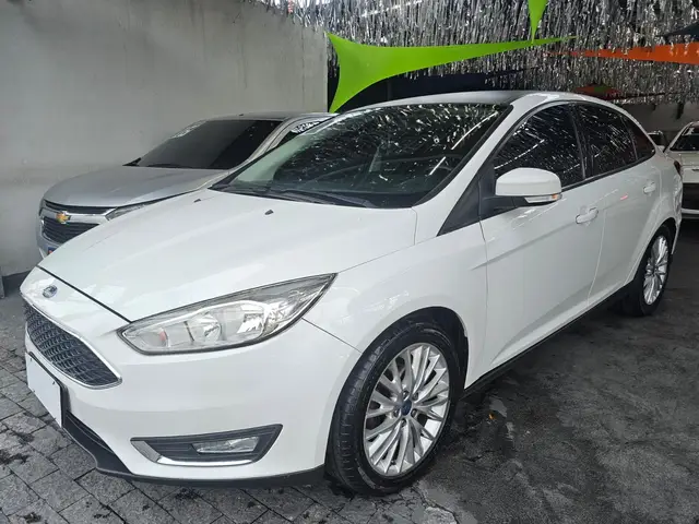 Carro Ford Focus Sedan 2017 SE 2.0 PowerShift