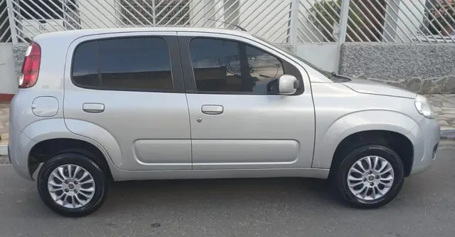 Carro Fiat Uno 2013 Vivace 1.0 8V (Flex) 2p