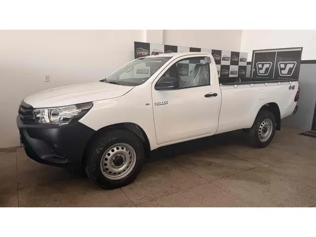 Carro Toyota Hilux Cabine Simples 2025 2.8 TDI 4x4 AT