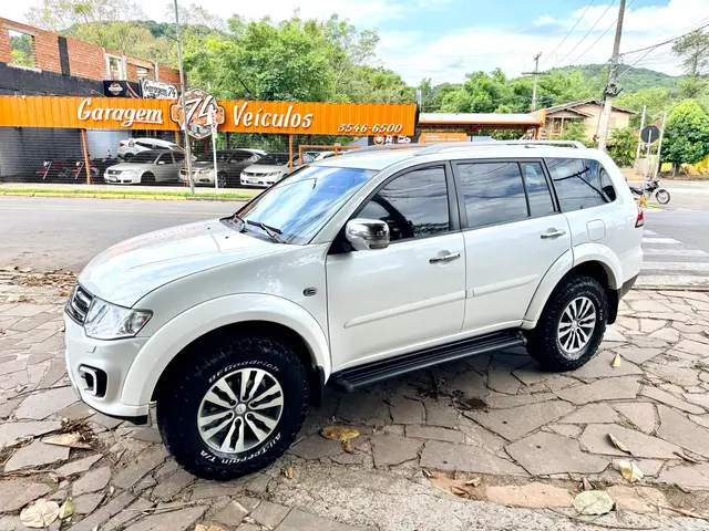 Carro Mitsubishi Pajero 2017 3.2 DI-D HPE 4WD (Aut)