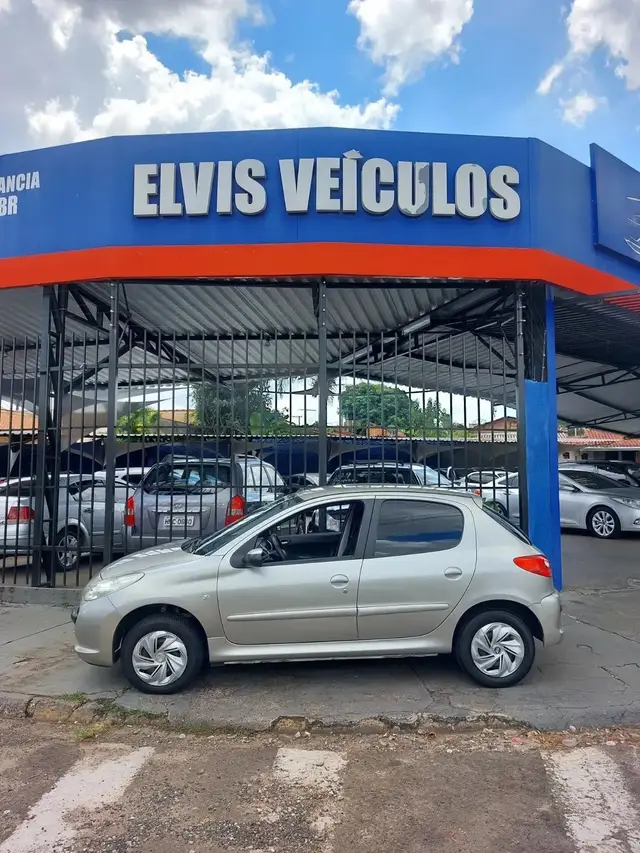 Carro Peugeot 207 2011 Hatch XR 1.4 8V (flex) 4p