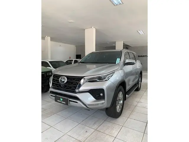 Carro Toyota SW4 2022 SRX 2.8 turbodiesel 7L 4x4 (Aut)