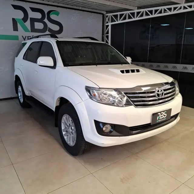 Carro Toyota Hilux SW4 2014 3.0 TDI 4x4 SRV 7L