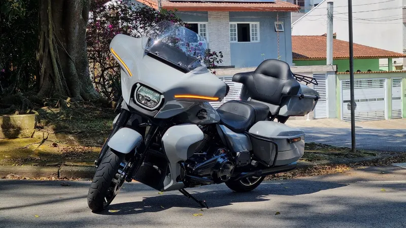 Por que a Harley Davidson Street Glide Ultra é uma moto feita para a estrada