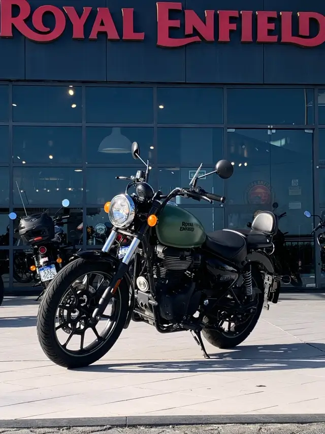 Moto Royal Enfield Meteor 350 2025 Fireball