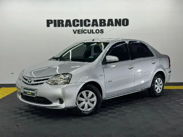 Carro Toyota Etios Sedan 2014 X 1.5 (Flex)