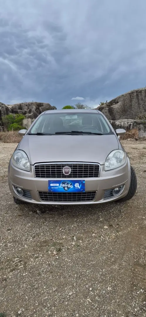 Carro Fiat Linea 2011 LX 1.8 16V Dualogic (Flex)