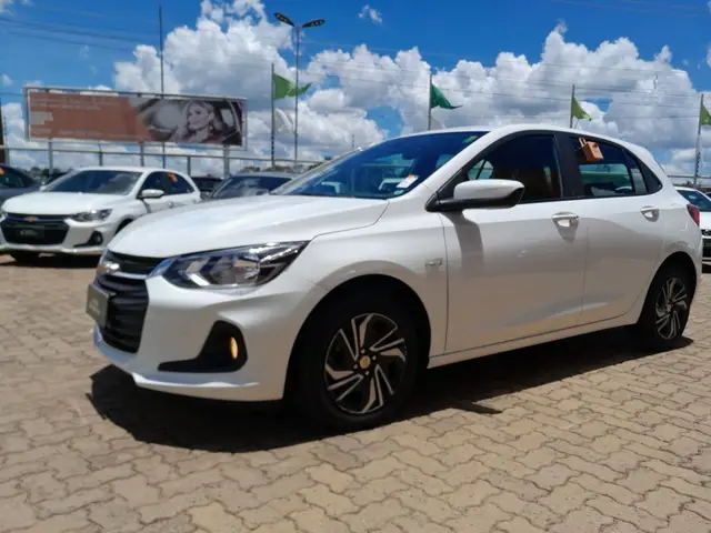 Carro Chevrolet Onix Plus 2025 LT 1.0