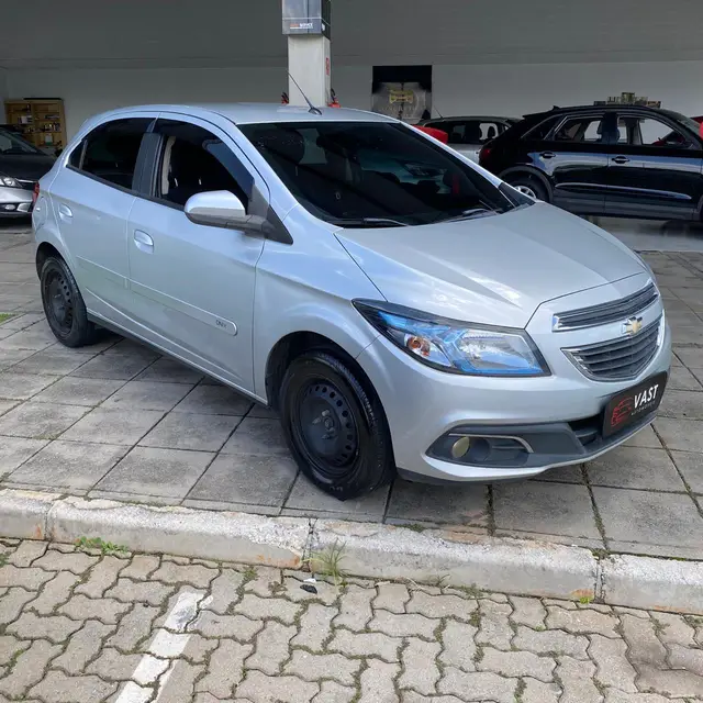 Carro Chevrolet Onix 2015 1.4 LT SPE/4