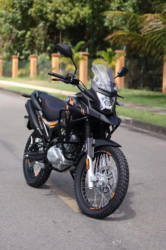 Moto Avelloz AZX 2025 160