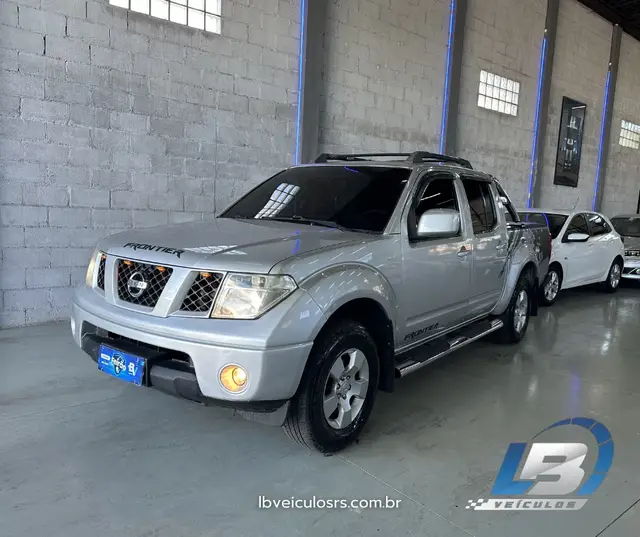 Carro Nissan Frontier 2010 XE 4x2 2.5 16V (cab. dupla)