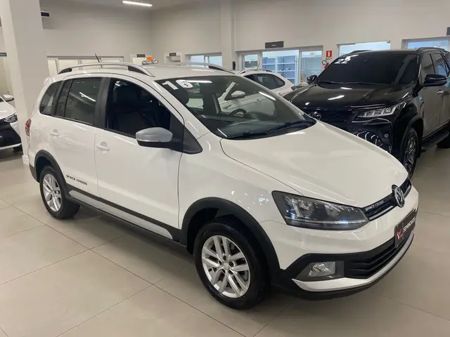Carro Volkswagen SpaceCross 2016 1.6 16V MSI (Flex)