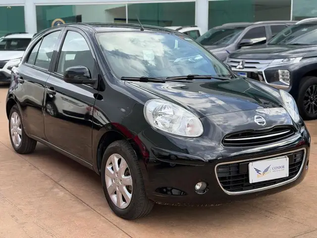 Carro Nissan March 2014 1.6 16V SV (Flex)