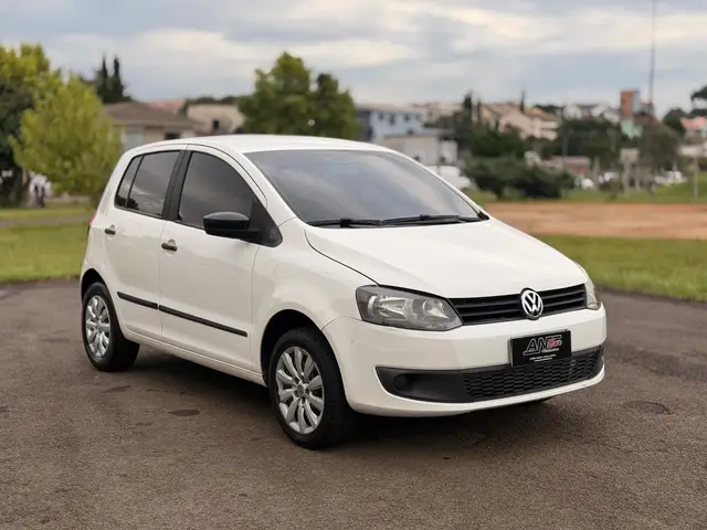 Carro Volkswagen Fox 2014 1.0 TEC (Flex) 4p