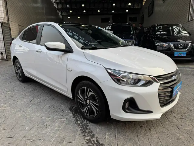 Carro Chevrolet Onix Plus 2024 LT 1.0