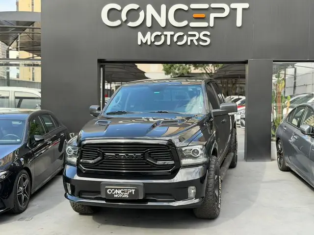 Carro Ram Classic 2022 Laramie 5.7