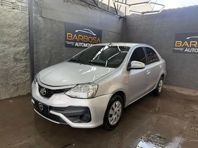 Carro Toyota Etios 2018 XS 1.5 (Flex)