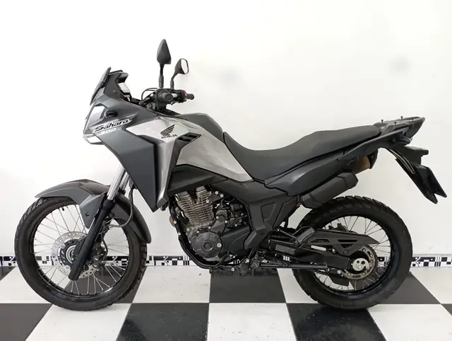 Moto Honda XRE 300 2025 Adventure