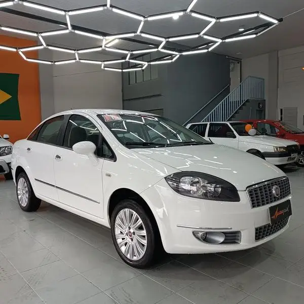 Carro Fiat Linea 2011 Absolute 1.8 16V Dualogic (Flex)